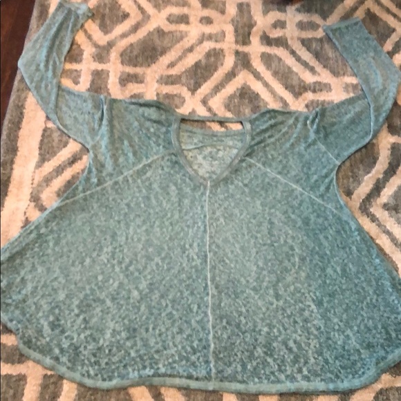 Green Shirt - Picture 4 of 4